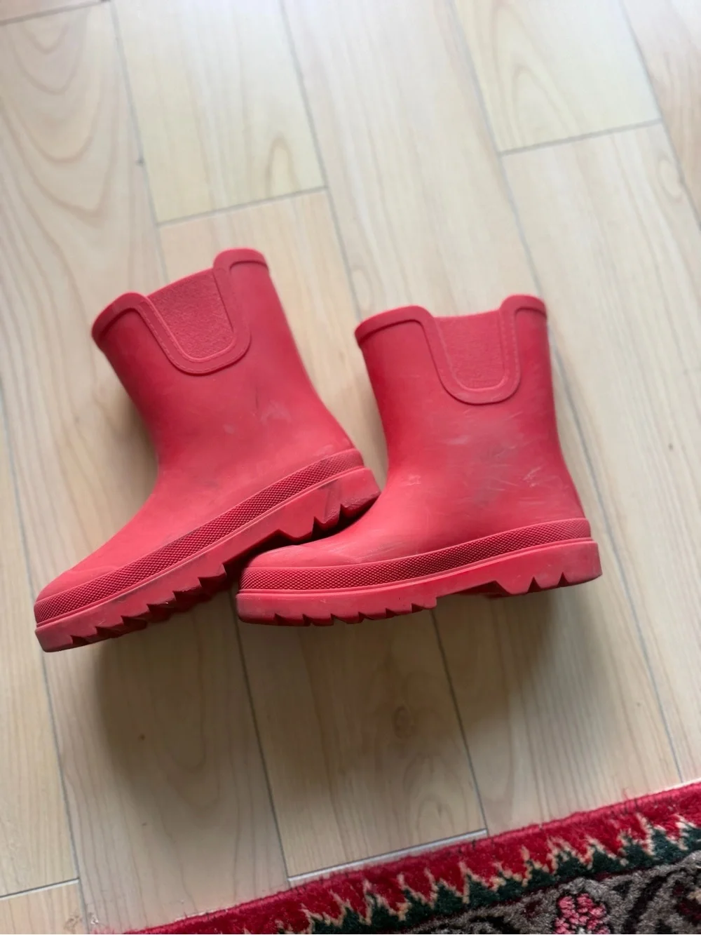 Zara bright red